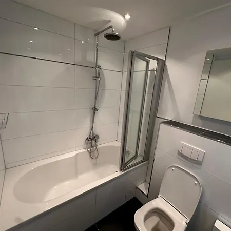Exclusive 1a Location Near Park For Four Guests Διαμέρισμα *